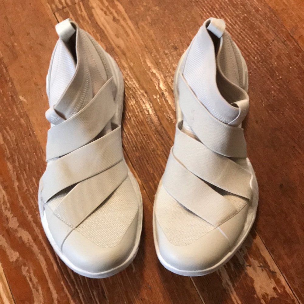 Adidas tan sneakers